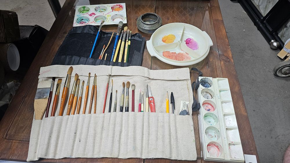 Lot 293: Pro Arte Prolene Plus Artist Brushes and Mixing Palettes inc Rolls - Good Used Condition