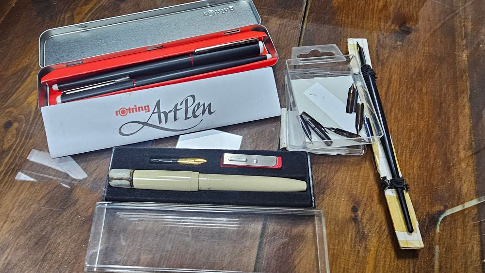 Lot 294: Rotring ArtPen and Lamy Safari Fountain Pen and Calligraphy Set - Used Condition