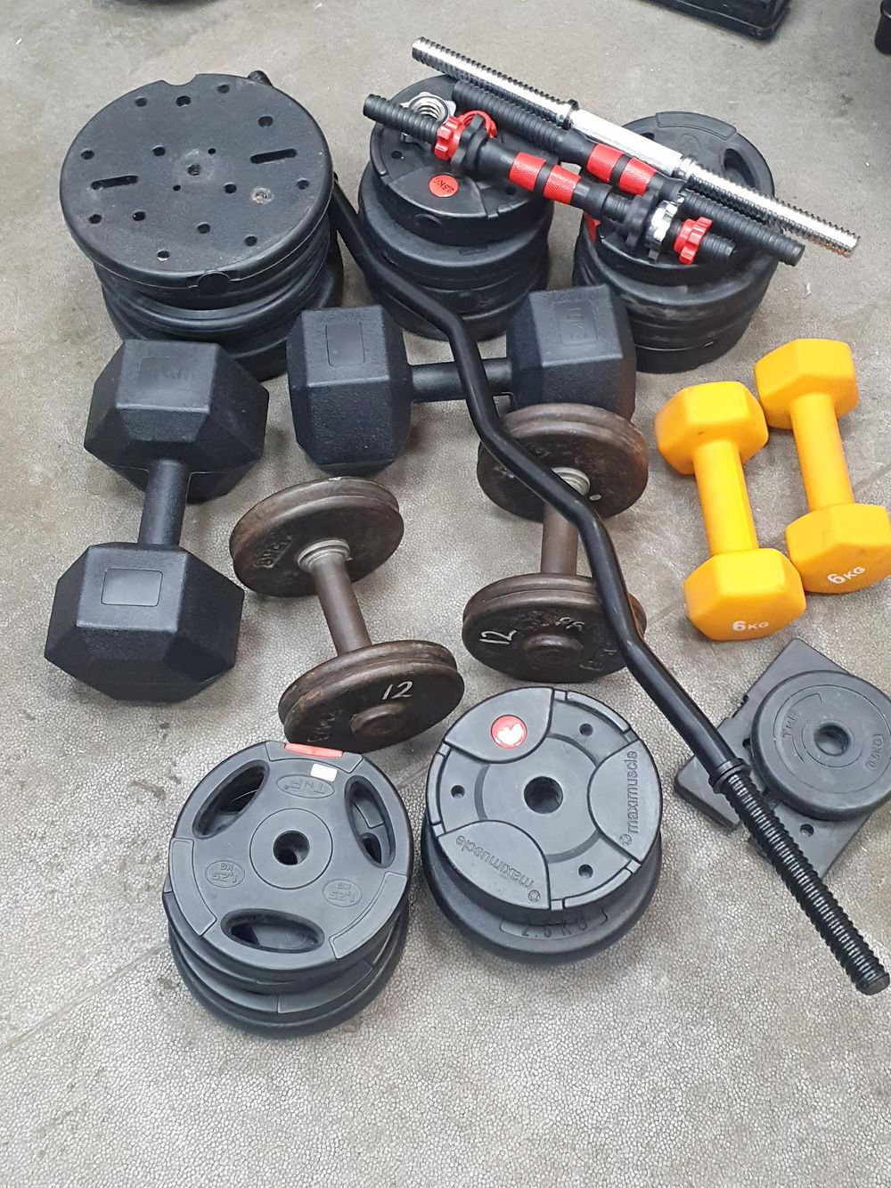 Lot 301: Maximuscle and TNP Mixed Weightlifting Equipment Set - Good Used Condition