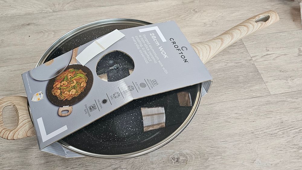 Lot 113: Crofton 28cm Forged Aluminium Speckled Ceramic Wok - New