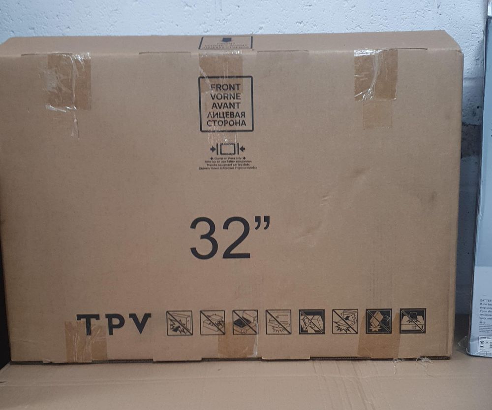 Lot 139: LG Display LM315WQ1 32 Inch QHD LCD LED Display Panel