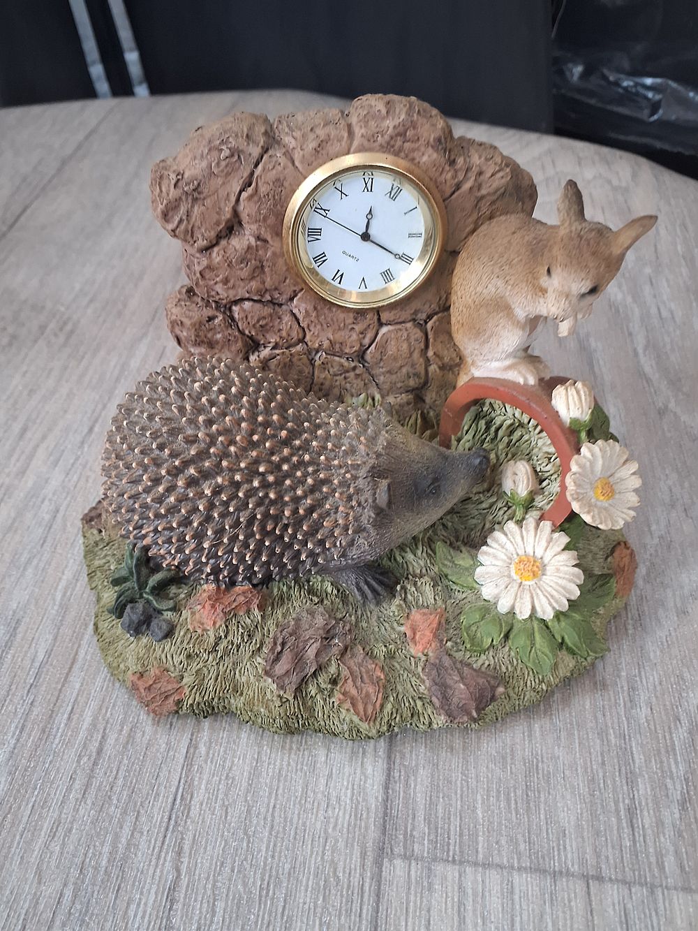 Lot 190: Woodland Themed Painted Resin Hedgehog and Rabbit Desk Clock Good Condition