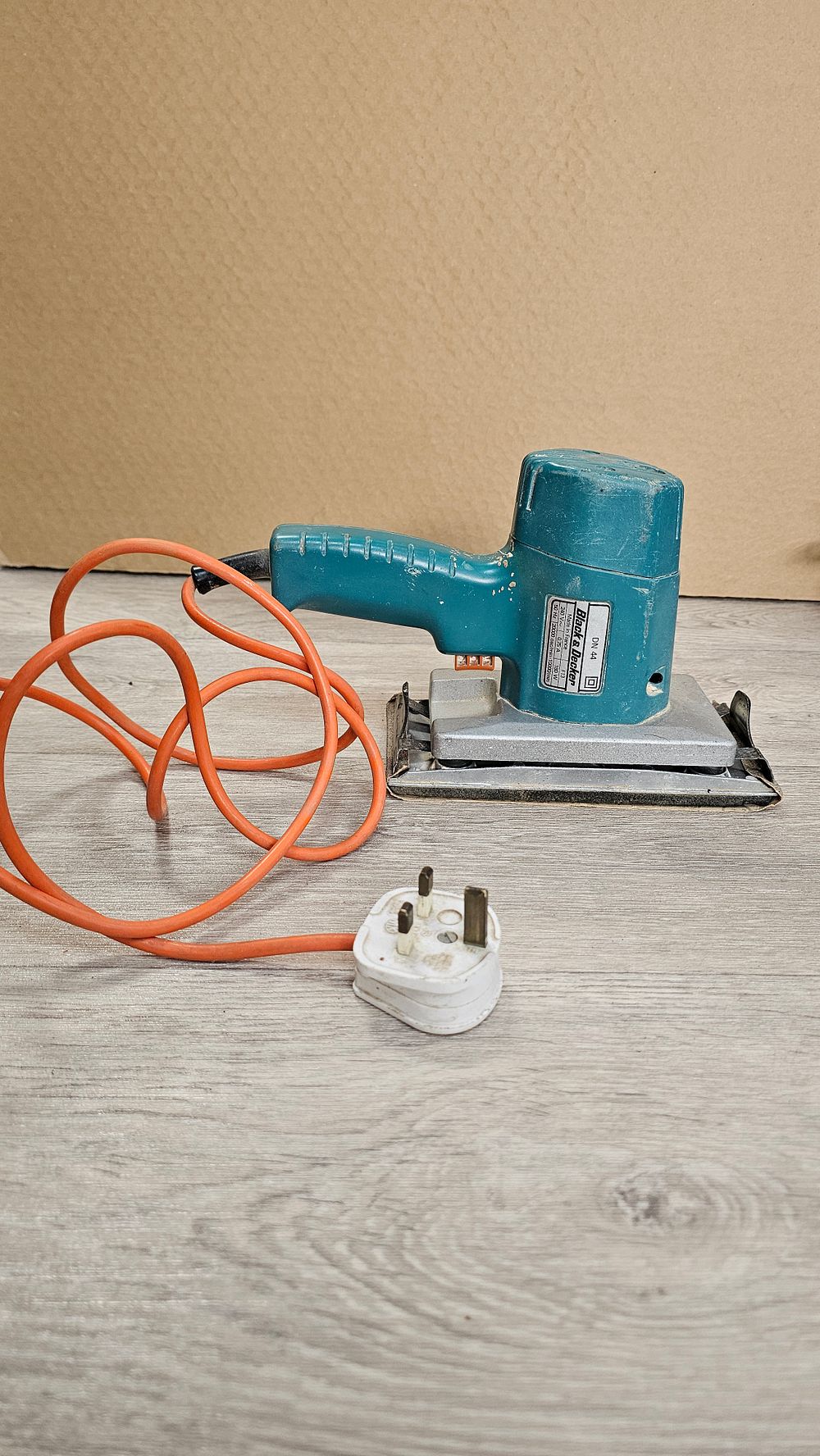 Lot 247: Black & Decker DN 44 Teal Electric Orbital Sander - Good Used Condition