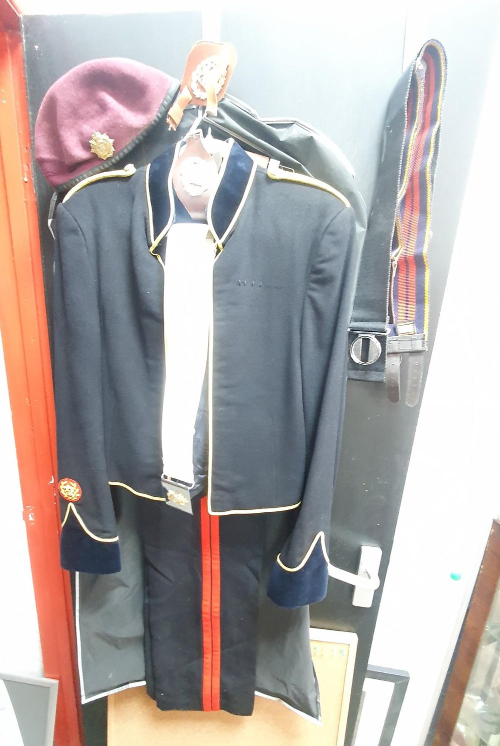Lot 315: Royal Logistic Corps WO2 Airborne Mess Dress Uniform And Accoutrements - Very Good Condition