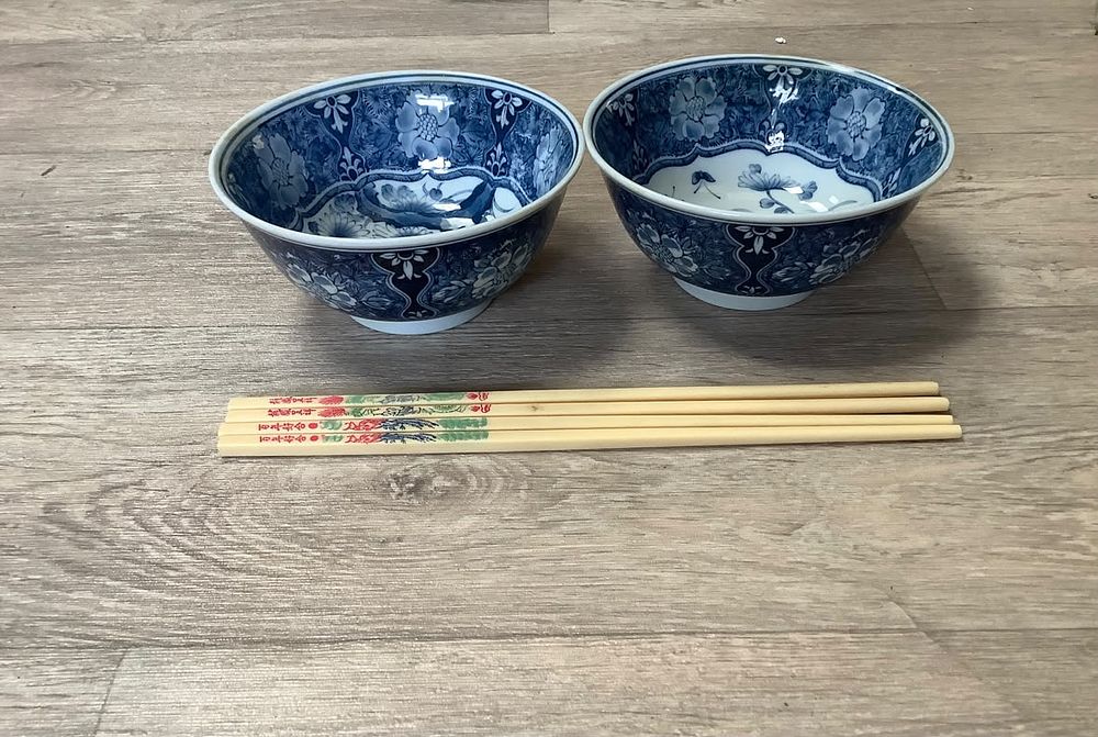 Lot 321: Arita Porcelain Blue and White Floral Bowls and Decorated Chopsticks