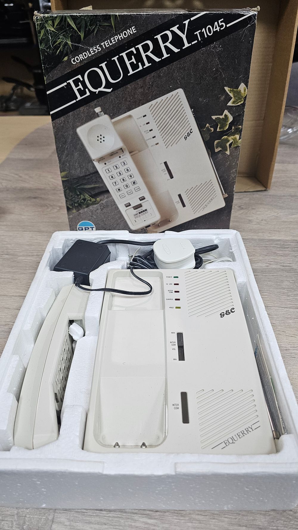 Lot 332: GEC Equerry T1045 Off-White Cordless Telephone System - New and Unused