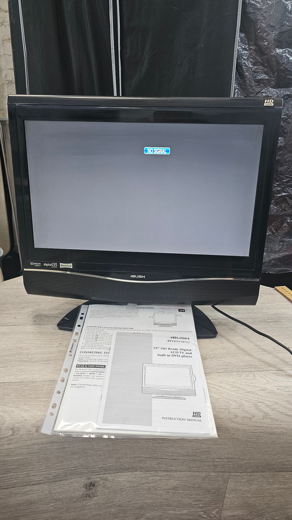 Lot 168: Bush BTVD31187S2 Black 19 Inch HD Ready LCD DVD Combination Television - Very Good Condition
