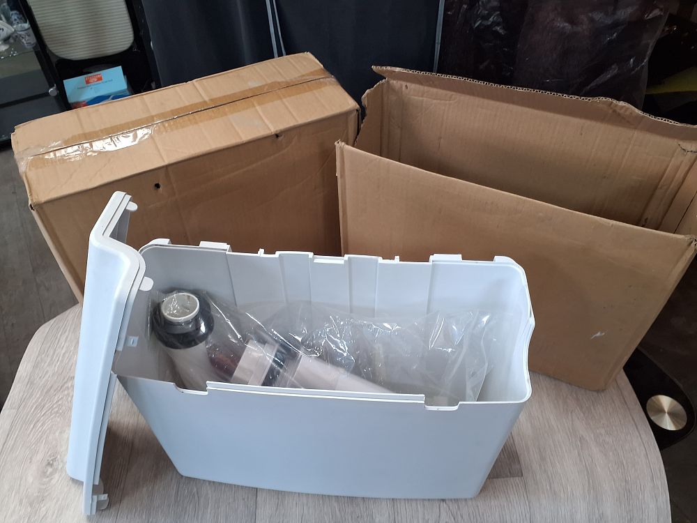 Lot 180: 2 x White Plastic Dual-Flush Toilet Cistern with Internal Fittings - New in Box