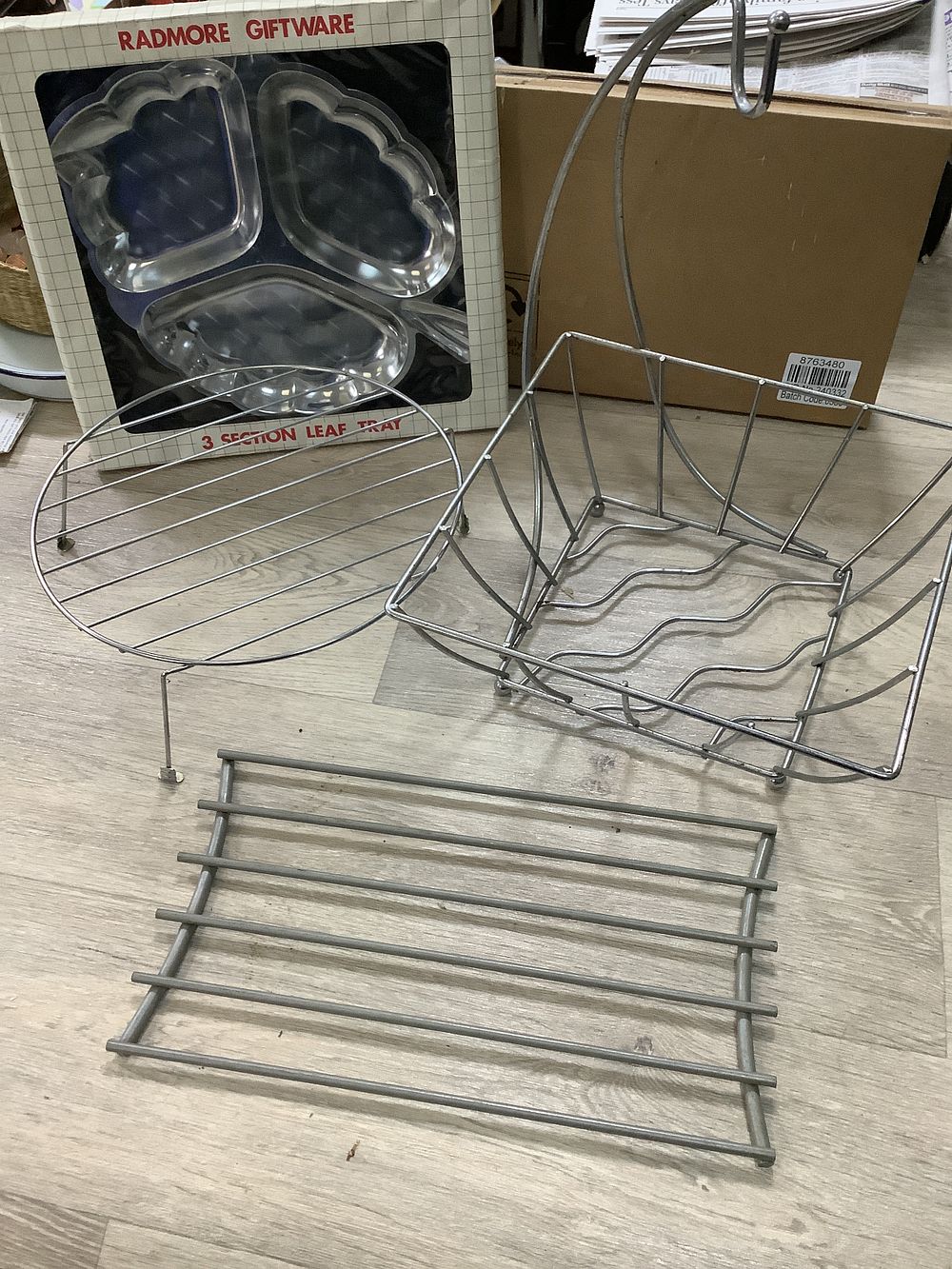 Lot 143: Radmore Giftware 3 Section Leaf Tray and Chrome Wireware Collection