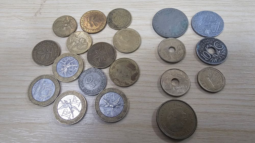 Lot 183: Mixed Group of French German and Spanish Pre-Euro Coins