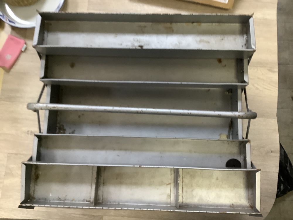 Lot 187: RS Steel Cantilever Tool Box - Used Condition