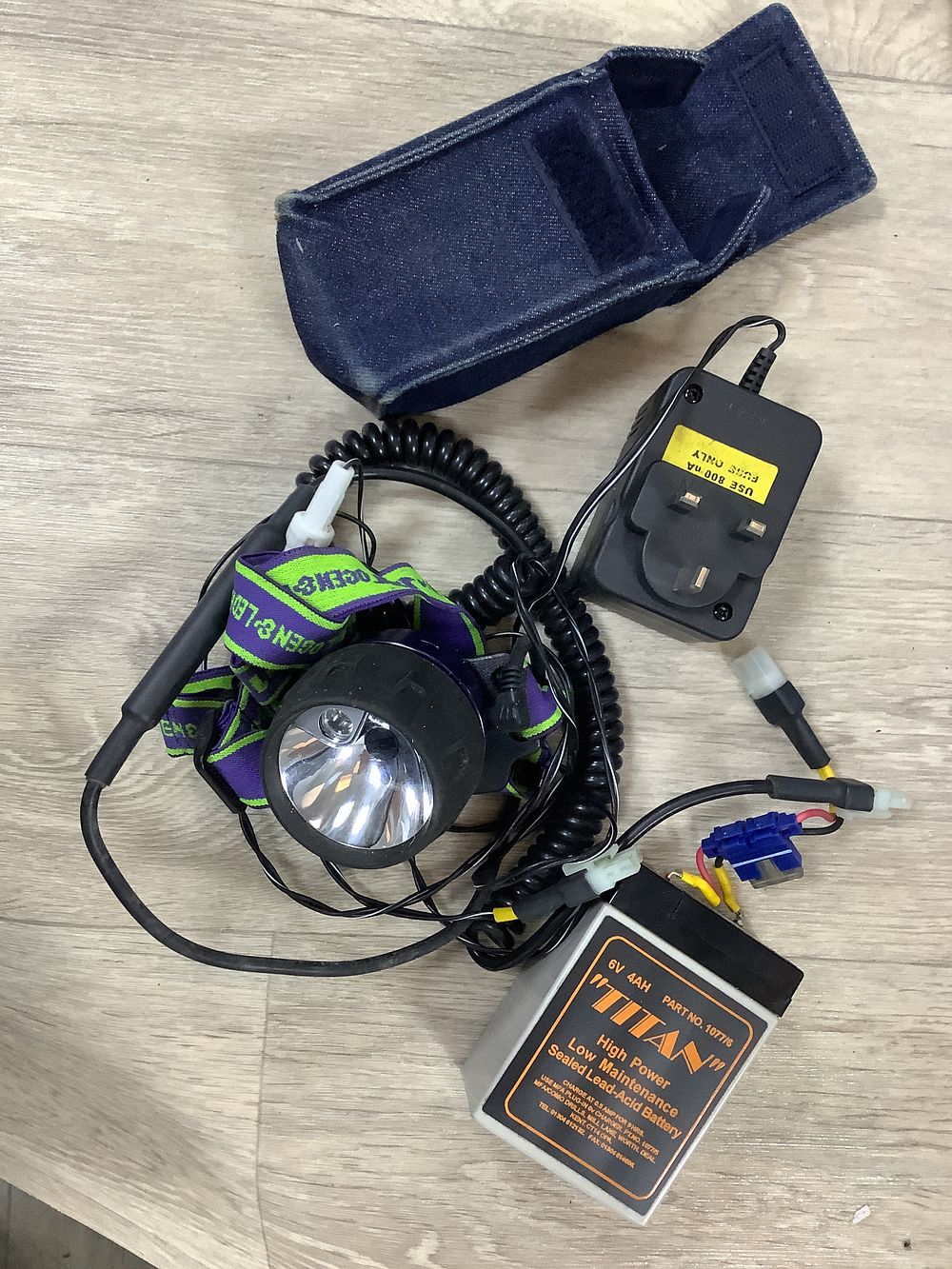 Lot 230: Titan 1077/6 6V Sealed Lead-Acid Battery and Headlamp Kit