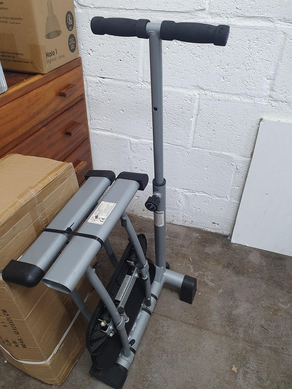 Lot 236: Silver and Black Folding Lateral Thigh Trainer Stepper - Very Good Condition
