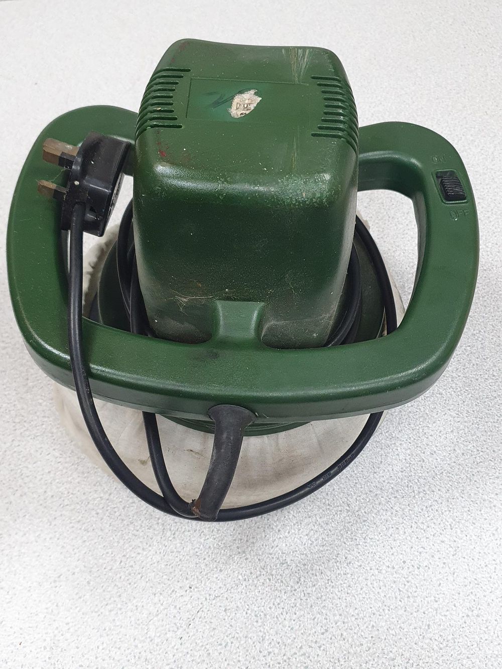 Lot 294: Pro-User Green Plastic Handheld Orbital Car Polisher
