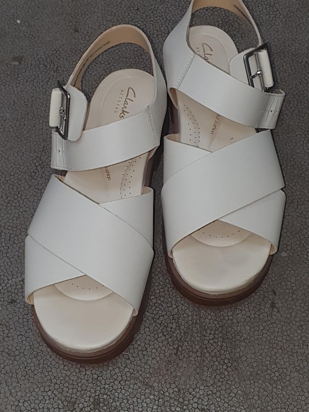 Lot 212: Clarks Artisan White Leather Orinoco Cross Sandals - Size 8 - Good Condition