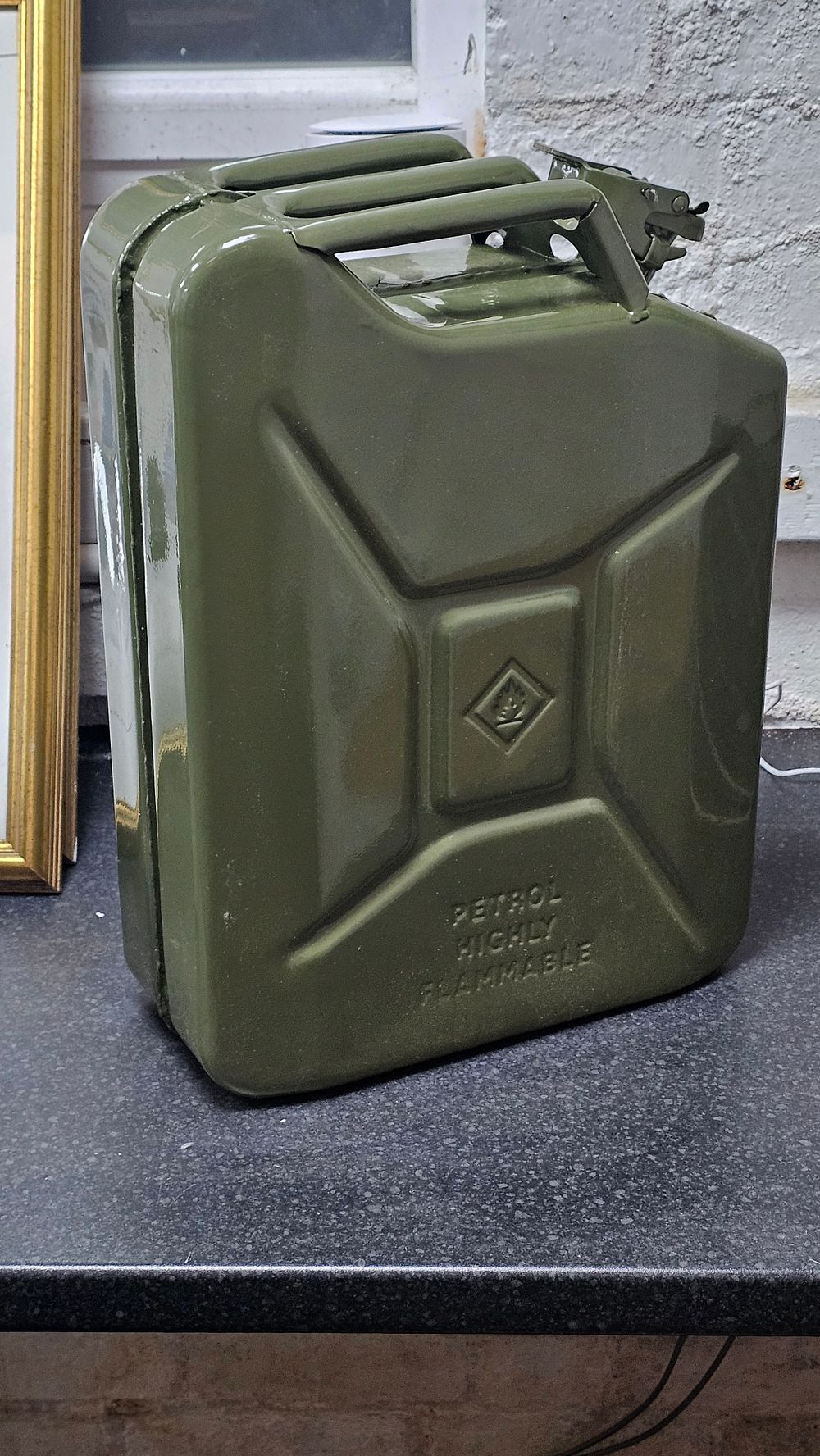 Lot 300: Silverline 730799 Olive Green Metal 20 Litre Jerry Can - New