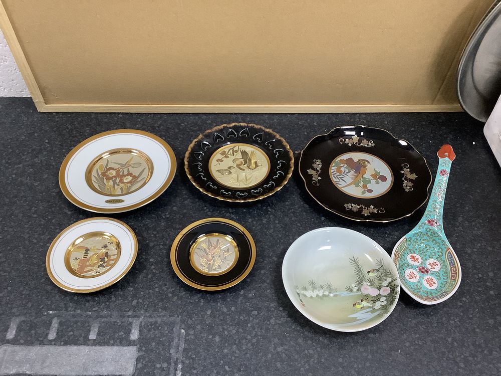 Lot 286: Art of Chokin Japanese Decorative Porcelain Plate and Spoon Collection