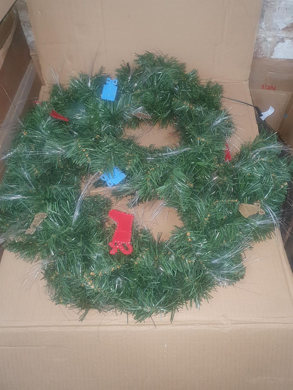 Lot 309: Light Up Fiber Optic Artificial Christmas Wreath - Good Working Condition