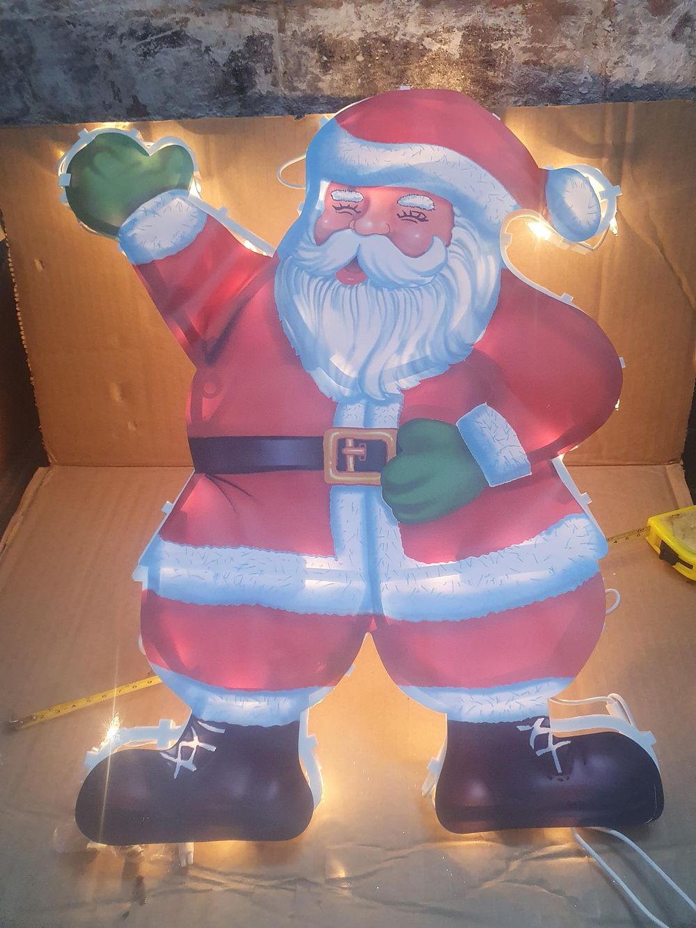 Lot 318: That's Christmas Classics Light Up Plastic Santa Claus Silhouette - Good Condition
