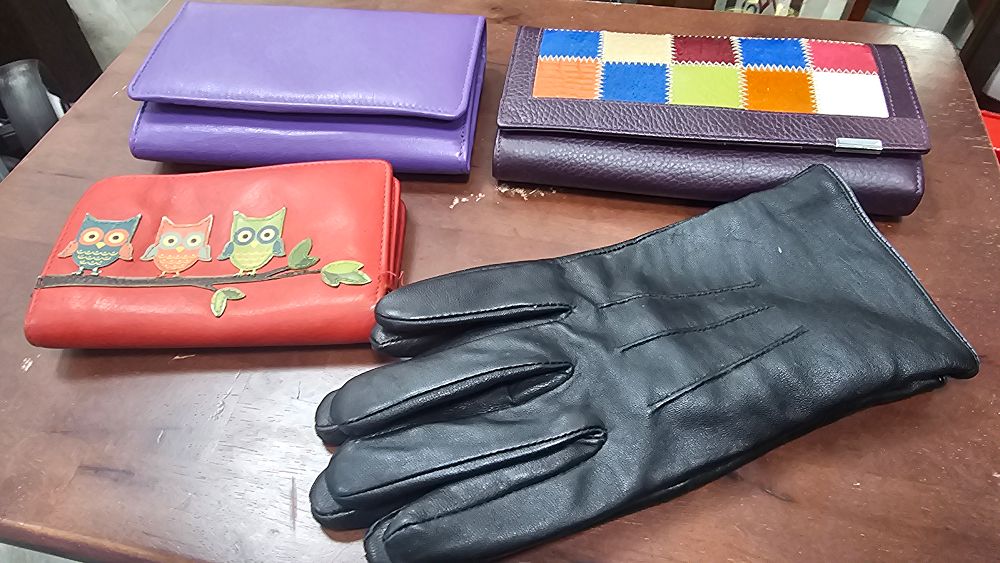Lot 138: Collection of Leather and Synthetic Purses and a Leather Glove - Good Condition