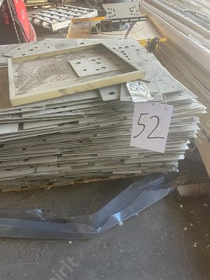 כמות שטנסים עשויים מאלומניום וחלקם מברזל .