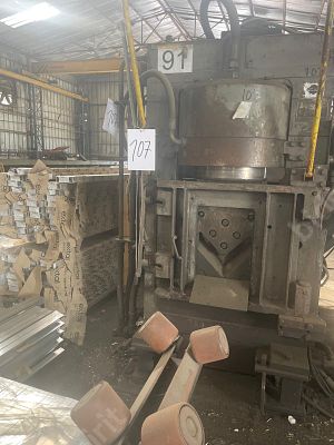 מכונת ניקוב וחיתוך , מתאימה לחיתוך זוויות , ממוחשבת , (חסרים חלקים )תוצרת FICEP איטליה