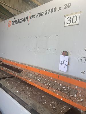 •	גליוטינה תוצרת ERMAKSAAN באורך 3.100 מ' , עובי חיתוך 20 מ"מ CNC HGD הידראולי.