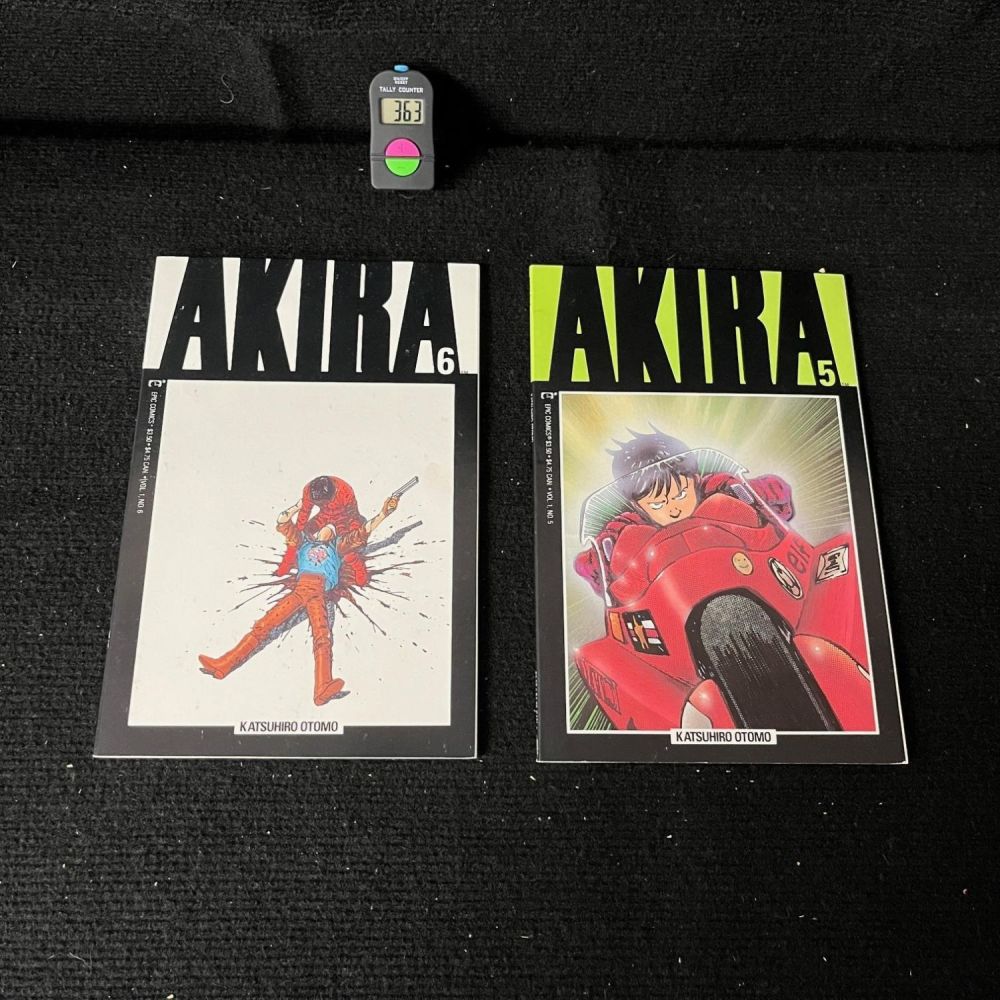 Lot 363: Akira 5 & 6 Newsstand Editions
