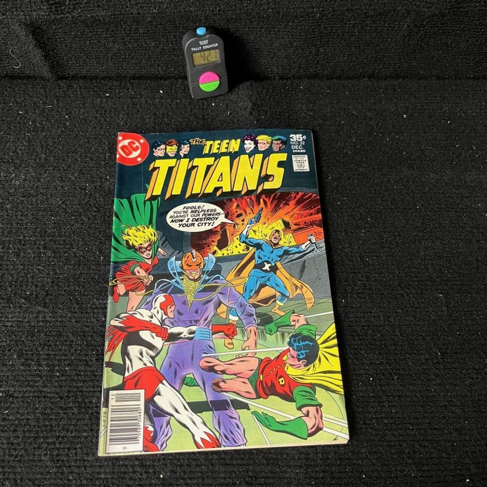 Lot 427: Teen Titans 52 DC 1st Series