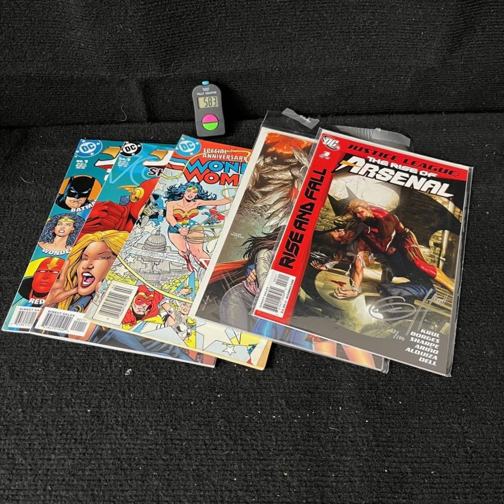 Lot 583: DC Comic Lot w/ Wonder Woman 300