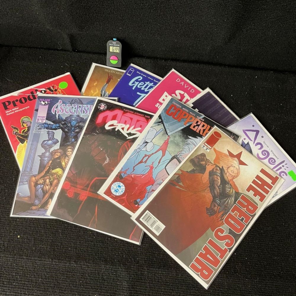 Lot 644: Dark horse Comics + Lot