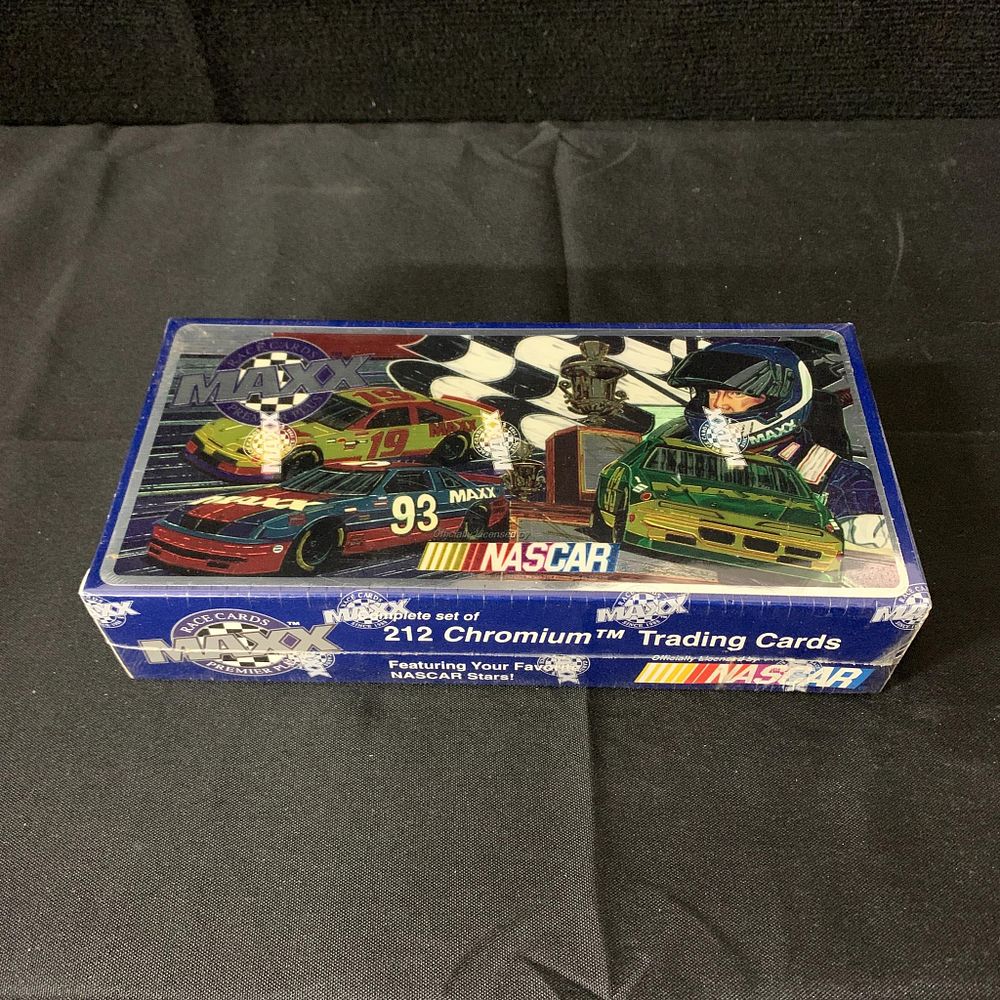 Lot 366: Sealed box of 1993 Max Chromium Cards