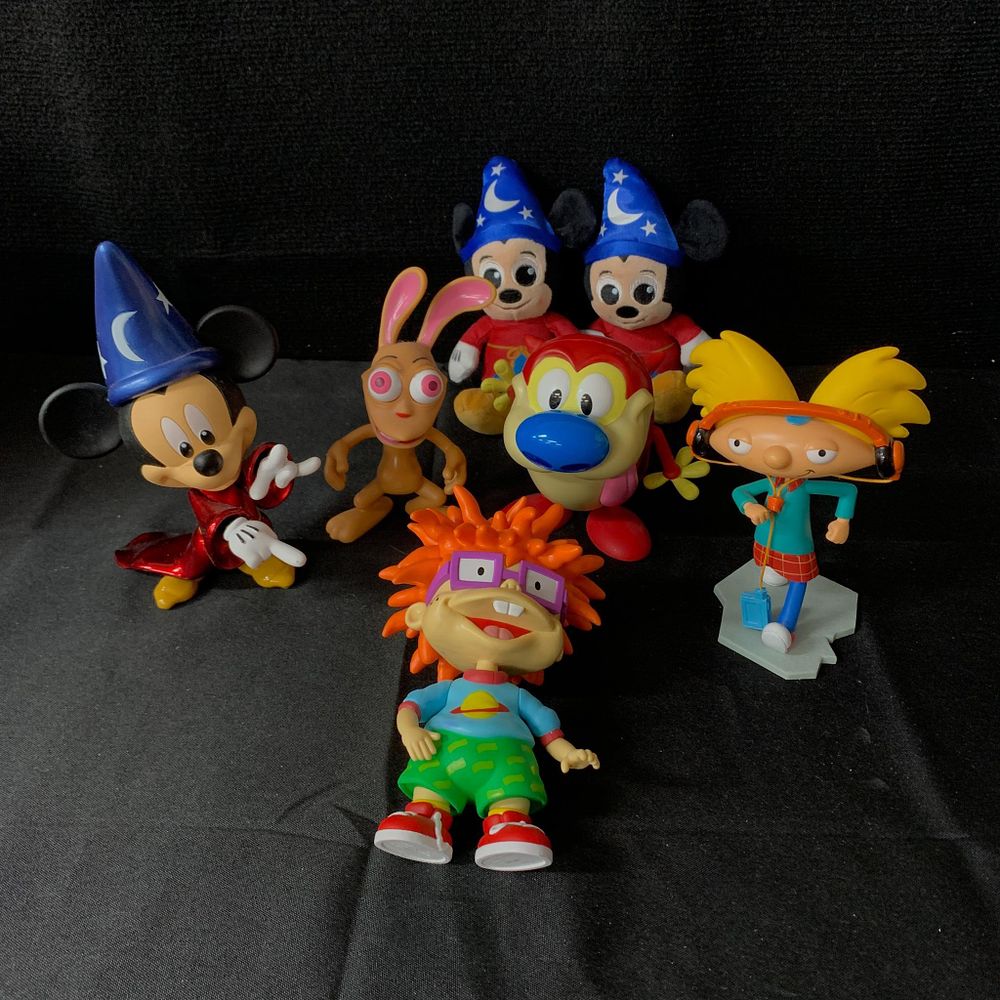 Lot 445: Cartoon Bobble Heads and Figs