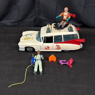 1984 Ghostbusters Ecto-1 Car w/ Action Figures. Ghostbusters Ecto-1 Car with Action Figures 