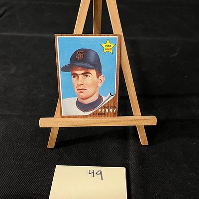 Gaylord Perry 1962 Topps RC #199. We ship in-house! We ship internationally. We also offer pick 