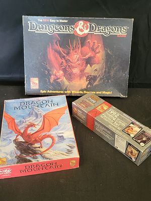 I00344 A Trio of Vintage TSR Dungeons and Dragons Boxed Sets and Accessories. BID PER WHAT YOU 