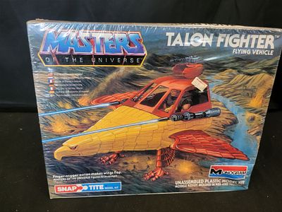 I00362 1983 Monogram Masters of the Universe Talon Fighter Flying Vehicle Snap-Tite Model Kit. BI 
