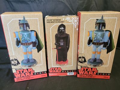 I00286 A Trio of Kurt Adler Star Wars Nutcrackers. BID PER WHAT YOU SEE IN THE PHOTO, NOT THE AI 