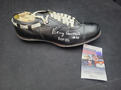 I01744 | Ken Houston Autographed Game-Used Riddell Football Cleat JSA Authentication. BID PER 