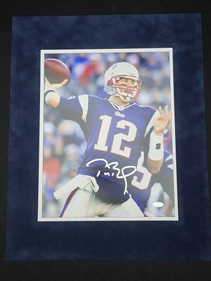 I01282 | Tom Brady Signed New England Patriots 16x20 Action Photograph with Steiner Sports 