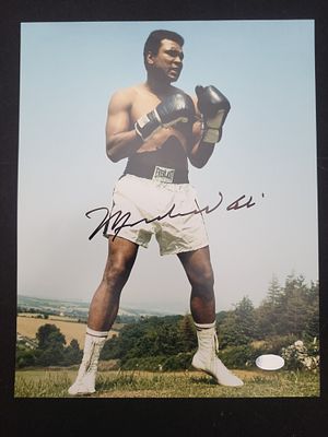 I01694 | Muhammad Ali Autographed Color Photograph with Mounted Memories Authentication Hologram. 