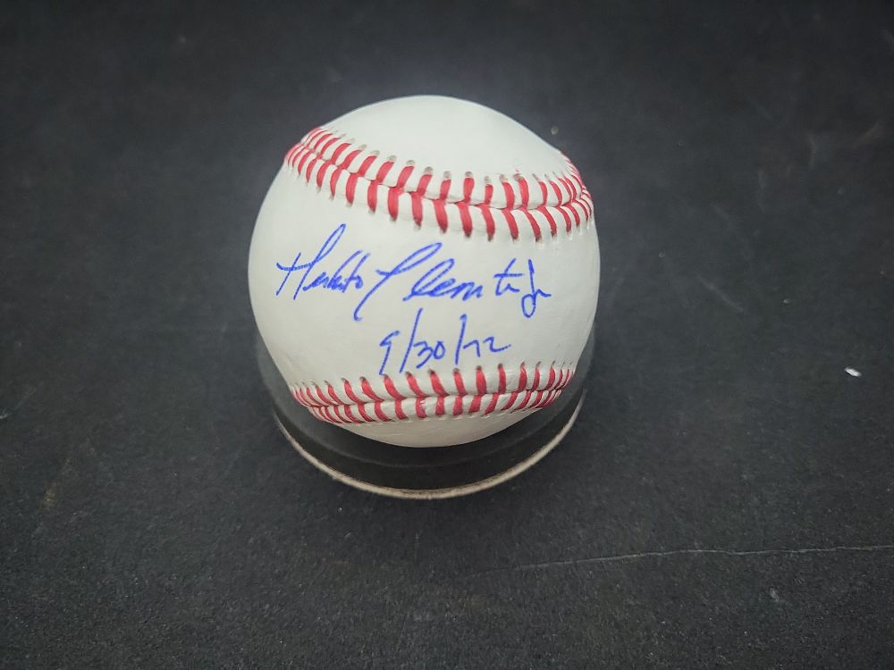 Lot 238: I01892 | Roberto Clemente Jr. Autographed Baseball with 9/30/72 Inscription PSA In-The-Presence
