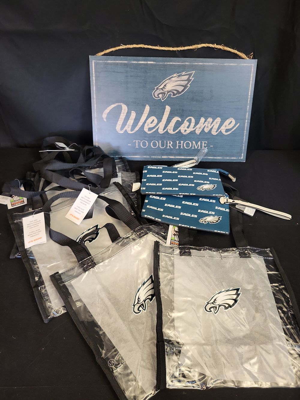 Lot 340: I01064 | Philadelphia Eagles, Fan Gear and Decor Collection, Officially Licensed