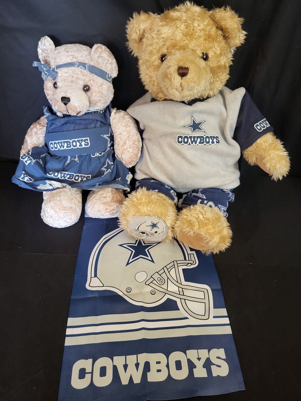 Lot 376: I00922 | Dallas Cowboys Plush Bear Pair and Decorative Garden Flag