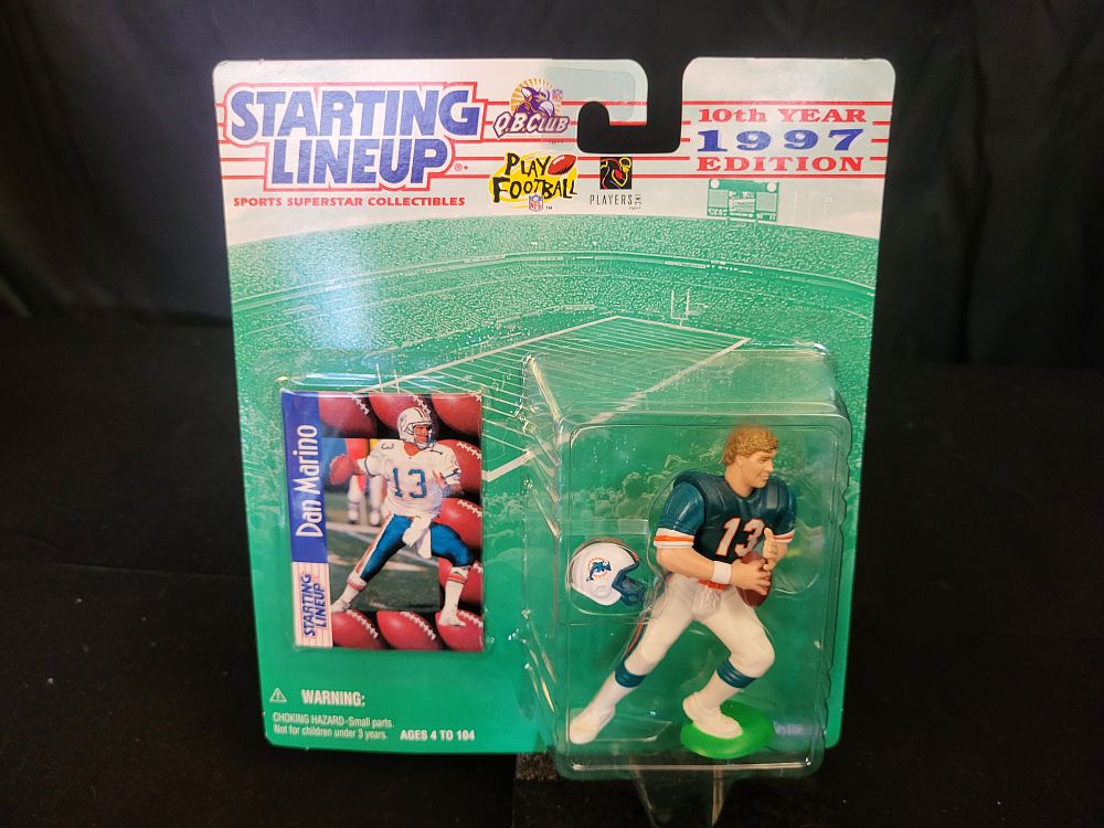 Lot 387: I00612 | 1997 Kenner Starting Lineup Dan Marino Miami Dolphins Action Figure