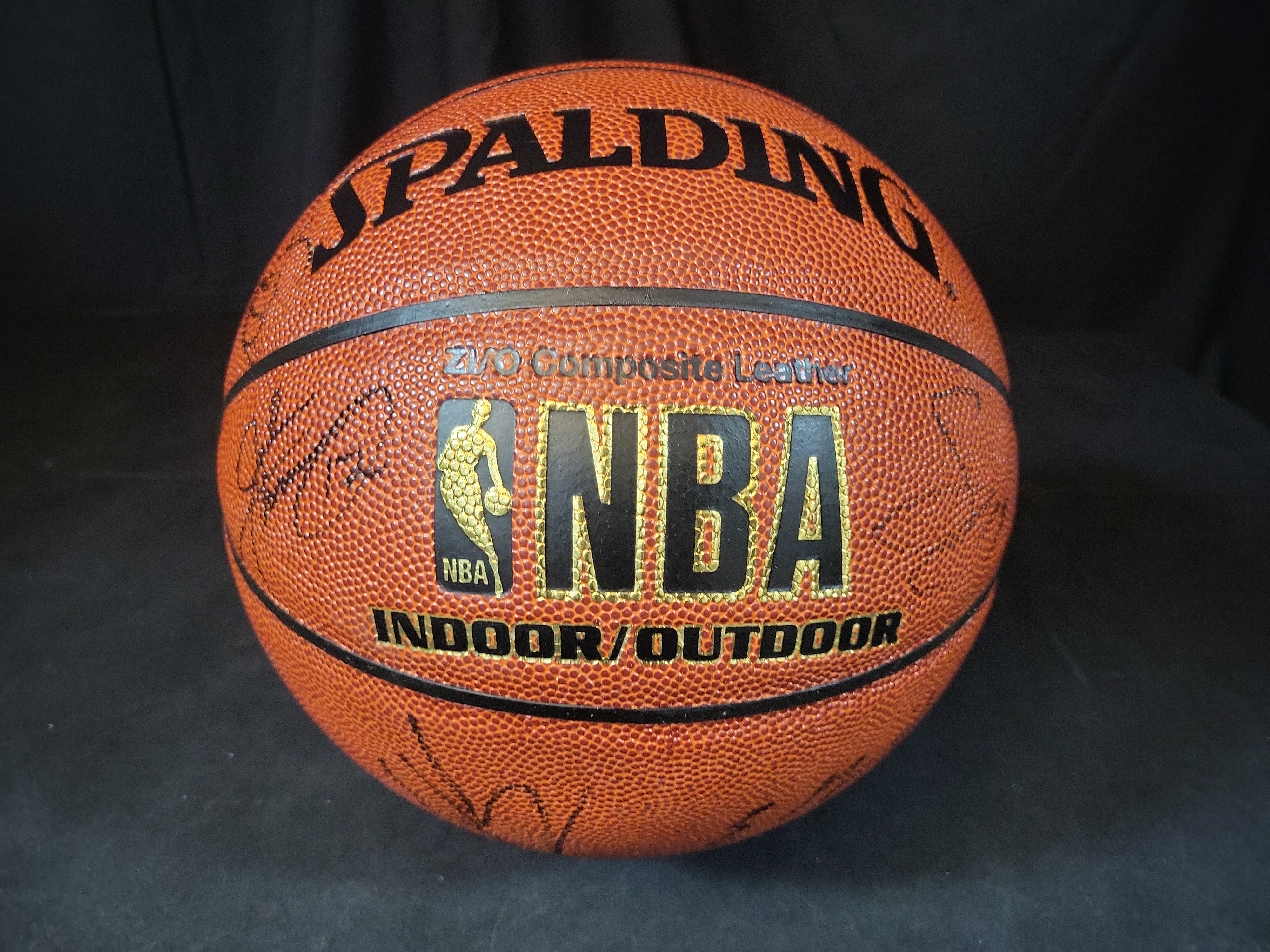 I03095 | 2004-05 Minnesota Timberwolves Team-Signed Spalding Basketball with 13 Signatures Including Kevin Garnett and JSA LOA