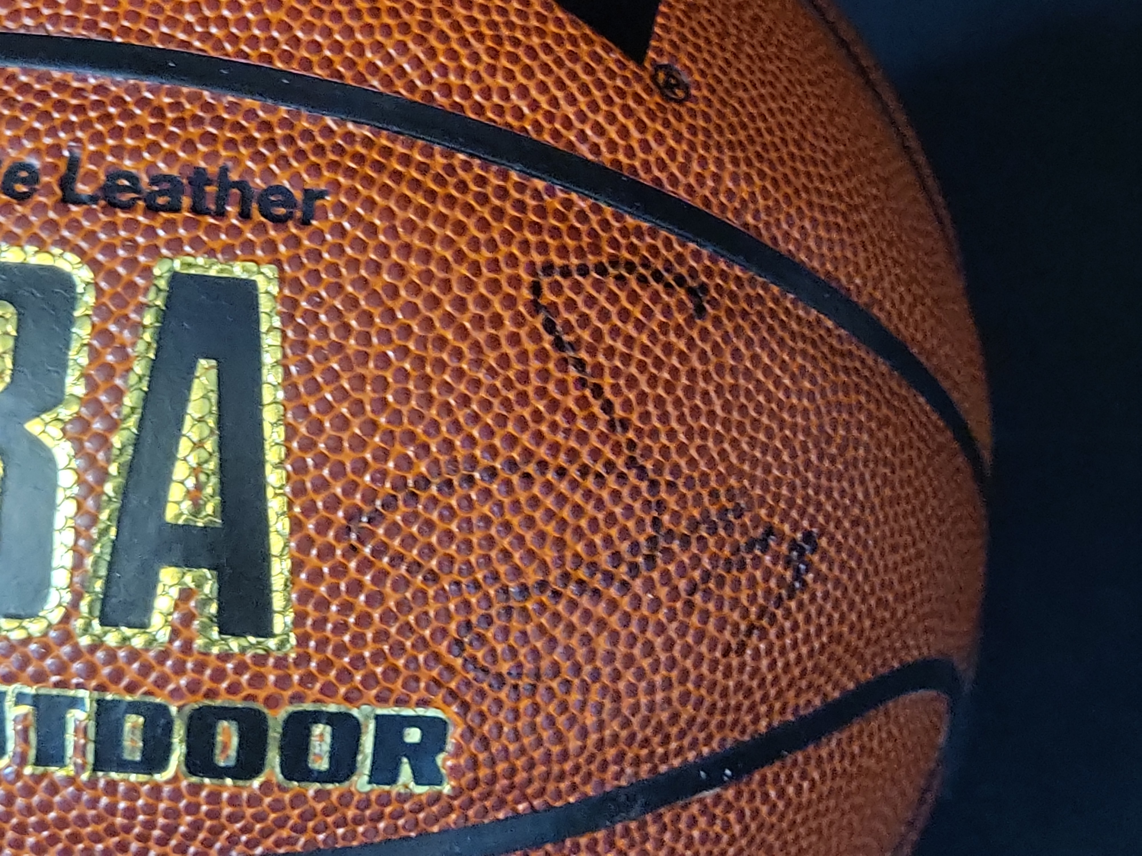 I03095 | 2004-05 Minnesota Timberwolves Team-Signed Spalding Basketball with 13 Signatures Including Kevin Garnett and JSA LOA