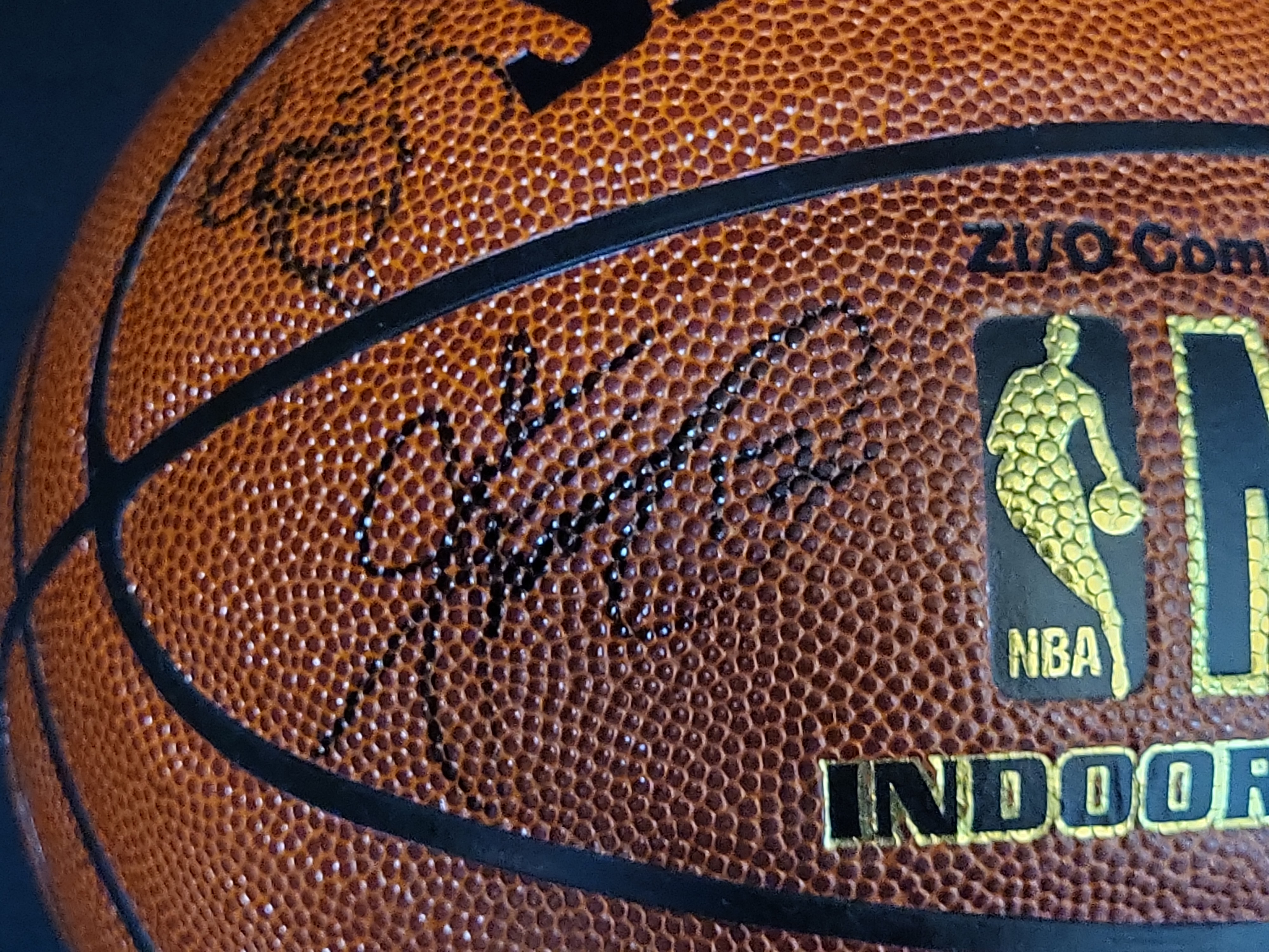 I03095 | 2004-05 Minnesota Timberwolves Team-Signed Spalding Basketball with 13 Signatures Including Kevin Garnett and JSA LOA