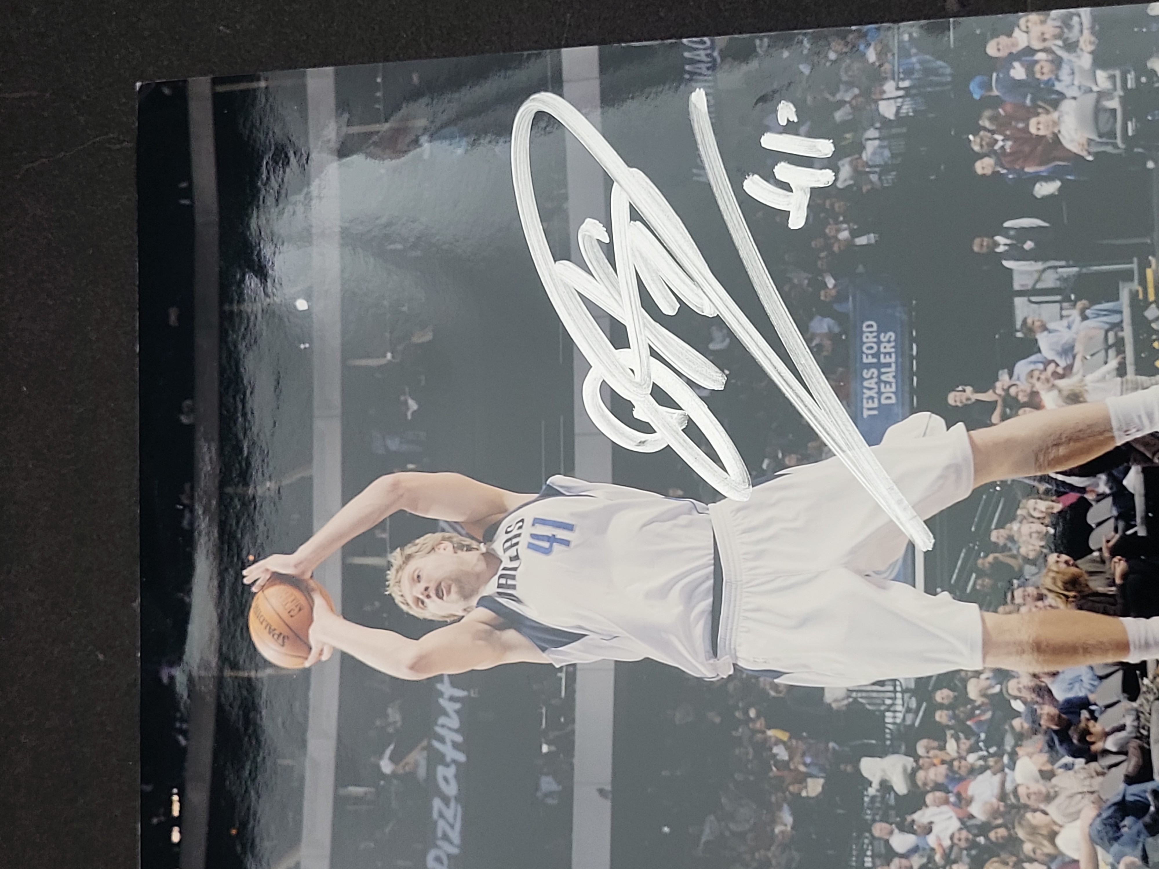 I03007 | Dirk Nowitzki Signed Dallas Mavericks 8x10 Photograph with NBA Authentication