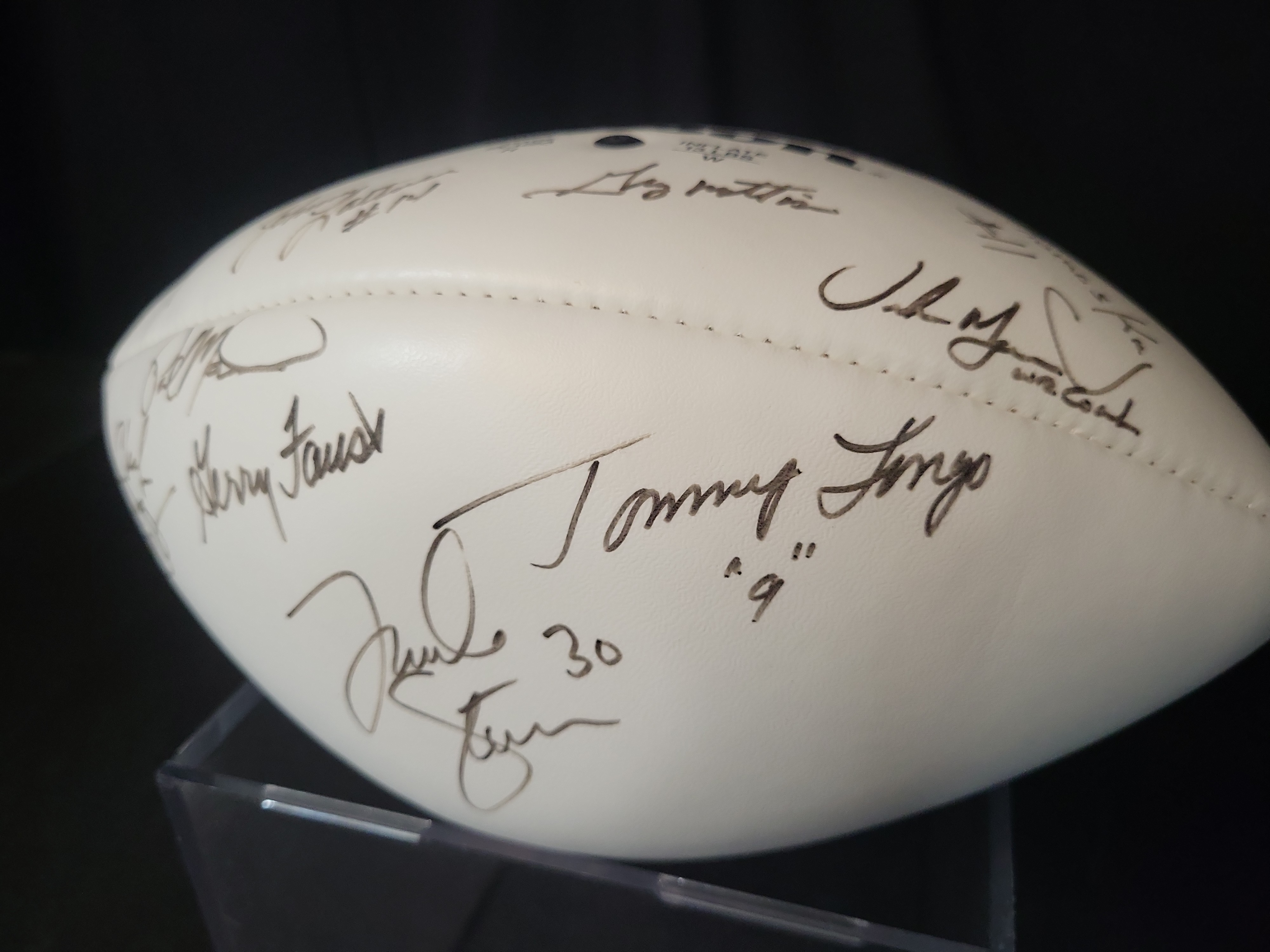I03067 | Notre Dame Fighting Irish Multi-Signed Wilson Official NFL White Panel Football